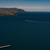 Весной в Генуэзской крепости. :: Анатолий Щербак
