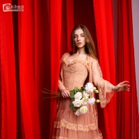 Портретная фотосессия девушки в платье с цветами в студии на циклораме :: Александр ALDemch Демченко