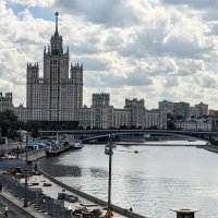 Высотка на Котельнической набережной :: <<< Наташа >>>