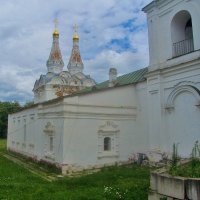 ..церковь Святого Духа возле стен Рязанского кремля..
