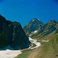 ДОЛИНА АЮТОРА, горные маки.