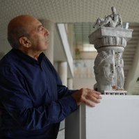 Портрет художника в интерьере