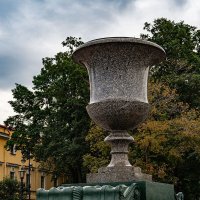 Порфировая ваза