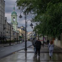 Шел дождик по Пятницкой.