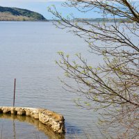На реке