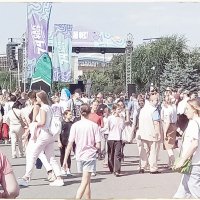 Фестиваль фестивалем, но и о народе не забыли. :: Игорь Солдаткин