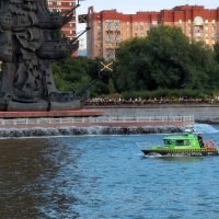 Водный патруль на Москве реке. :: Татьяна Помогалова Водный патруль на Москве реке. :: Татьяна Помогалова