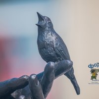 Скульптура "Куряночка". город Курск :: Руслан Васьков