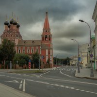 Август хмурится.
