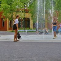 ..подростковые игры с фонтаном в городском парке.. :: galalog galalog