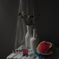 С арбузом.