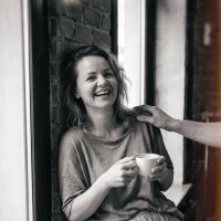 «Нежный момент у окна» :: дмитрий мякин «Нежный момент у окна» :: дмитрий мякин