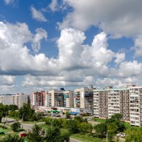 Плывут облака над городом