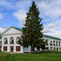 Дом с колоннами