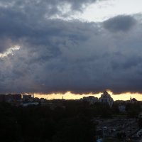 "Тучи над городом встали..."