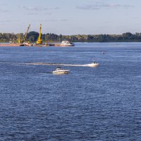Катера на реке
