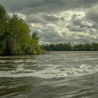 Бурная Москва-река.