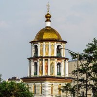Угловая башня Собора Богоявления в Иркутске.