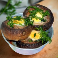 Шампиньоны фаршированные и запечённые