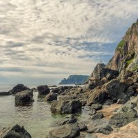 Скальный берег полуострова Балюзек