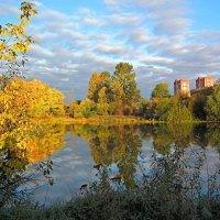 Пруд в осеннем ожерелье