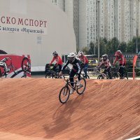 Велотренировка на велодроме в нашем парке. :: Татьяна Помогалова Велотренировка на велодроме в нашем парке. :: Татьяна Помогалова