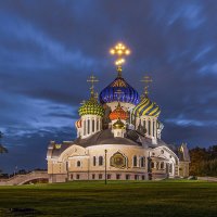 Храм.