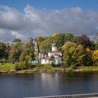 Псков осенний. Там,  за рекой Великой