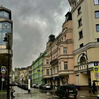 В переулке