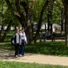 Девчонки в сквере :: Александр Синдерёв