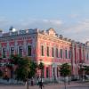 Старинный дом, похожий на клубничный десерт. :: Люба