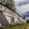 По тропинке вдоль стены :: Eugene *