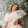 Портретная фотосессия девушки в студии: Элегантный веер и цветочные моменты в Московской студии :: Александр ALDemch Демченко