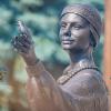 Скульптура "Куряночка". город Курск :: Руслан Васьков