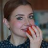 Девушка с персиком :: Николай 