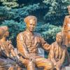 памятник "Аркадию Гайдару и тимуровцам". город Курск :: Руслан Васьков