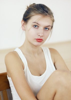 Модель НЮ Елена Драгомир
