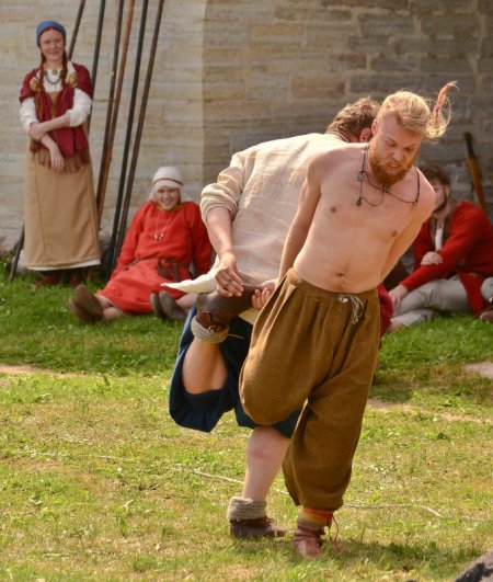 зад об зад деталь ...