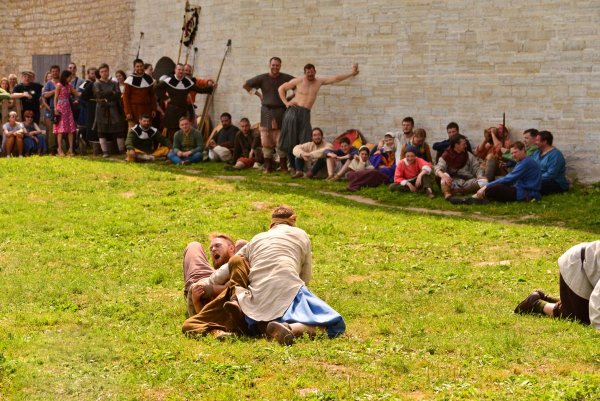 а вот второй раз перепрыгнуть через "нищего" не удалось ...