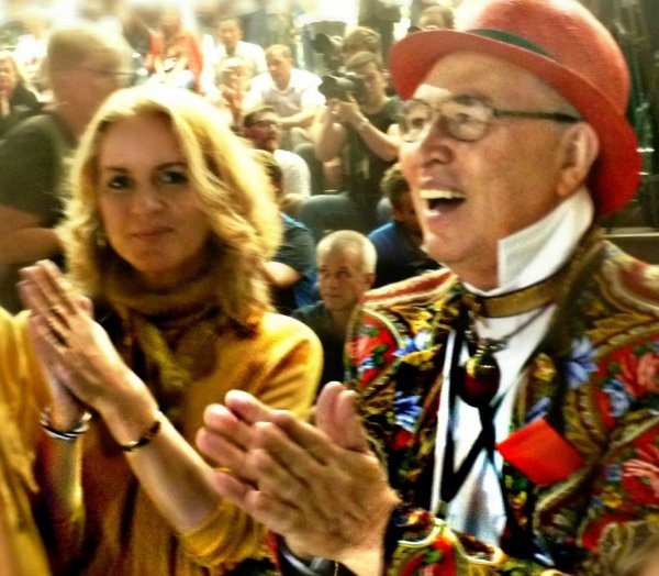 Президент Международного центра искусств и общественный деятель М.Н. Майская и Вячеслав Зайцев на показ модной коллекции. Президент Международного центра искусств и общественный деятель М.Н. Майская и Вячеслав Зайцев на показ модной коллекции.