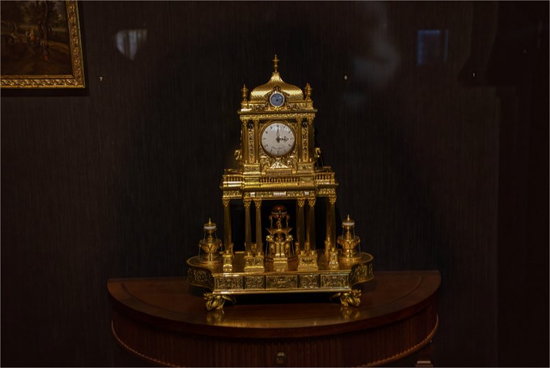 Часы Мария-Антуанетта Breguet No. 160 grand complication, более известная как «Мария-Антуанетта» или «Королева», представляет собой часы-корпуса, разработанные швейцарским часовщиком Абрахамом-Луи Бреге. Его называли «поэмой в часовом механизме». Работа н