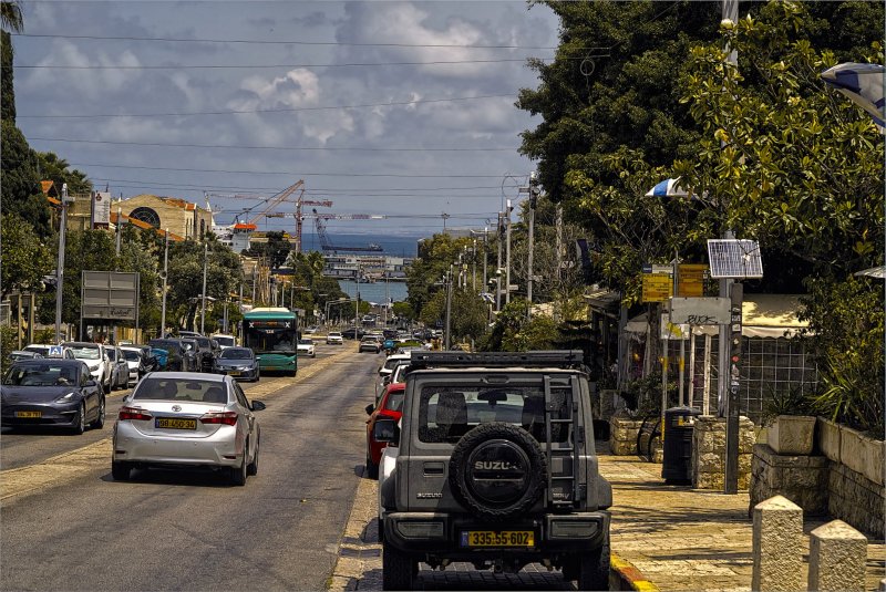 Улица  Ха-Германит, исторические центральные района Хайфы, Израиль.2025г