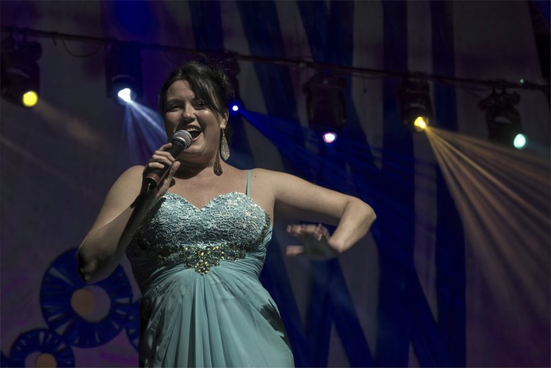 Праздничный концерт, посвящённый Дню Алии 23,10,2025гВедущие Ян Левинзон и Лиора Сафонов выступление Марина Василевская