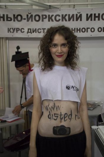 После такой рекламы... я бы точно поступил.